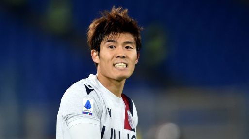 Bologna, si ferma Tomiyasu: lesione al bicipite femorale preview