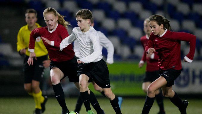 Foraut: prima donna in squadra nel calcio maschile preview