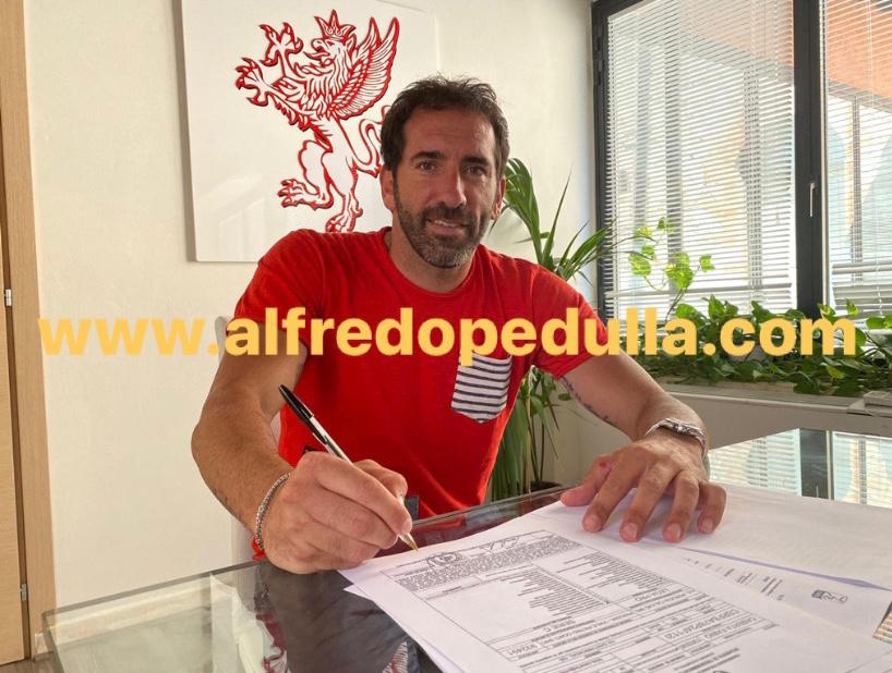 Caserta nuovo allenatore del Perugia: ecco la foto della firma preview