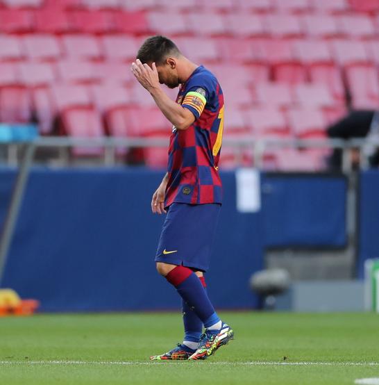 Liga, clamoroso tonfo del Barcellona. Il Granada vince 2-1 al Camp Nou. Fallito l’assalto al primo posto article-post