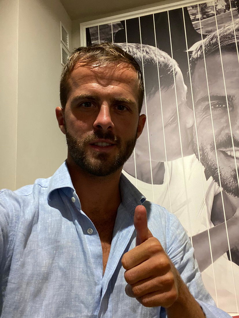 Juve, Pjanic in visita alla Continassa. Un saluto ad Allegri ed ex compagni preview