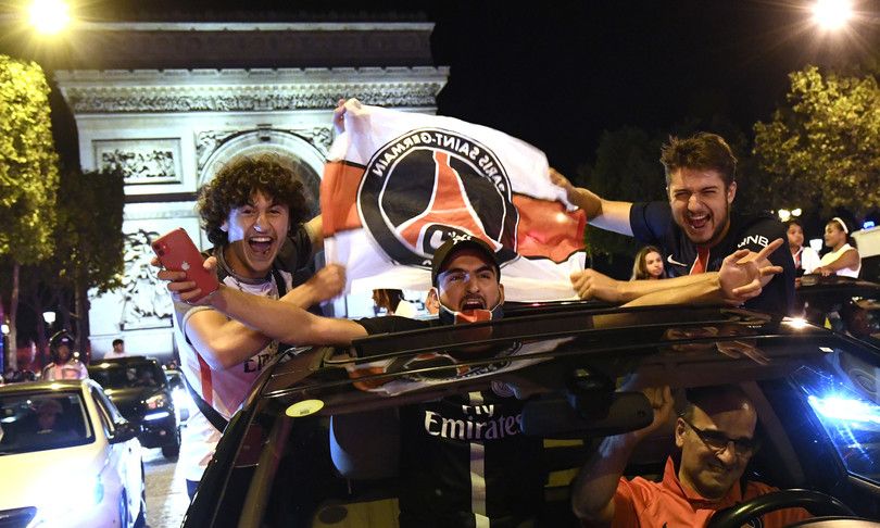 La festa dopo Lipsia-PSG: 36 tifosi arrestati per “assembramenti non consentiti” preview
