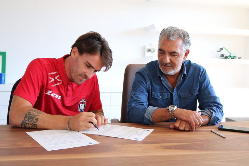 Ora è anche ufficiale: Crotone, Cigarini firma fino al 2022 preview
