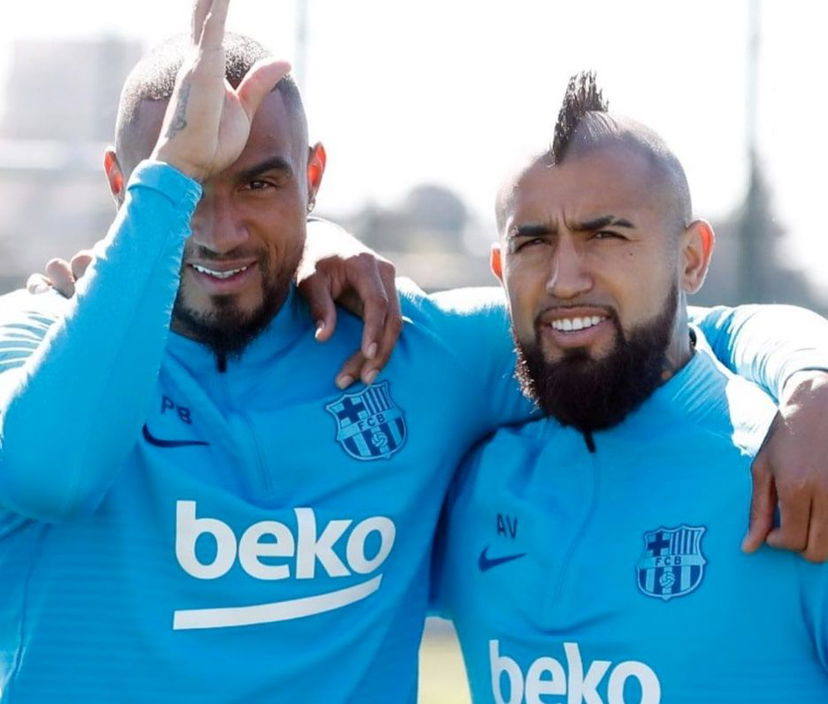 Boateng saluta Vidal: “Buona fortuna, hai scelto i colori sbagliati di Milano” preview