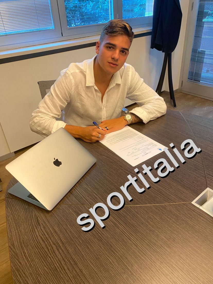 Tripardelli dal Sassuolo al Cagliari: la foto della firma preview