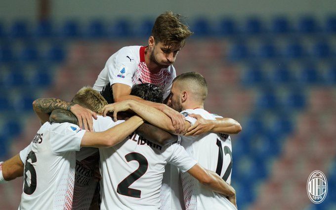 Milan, centinaia di tifosi a Milanello per motivare la squadra preview