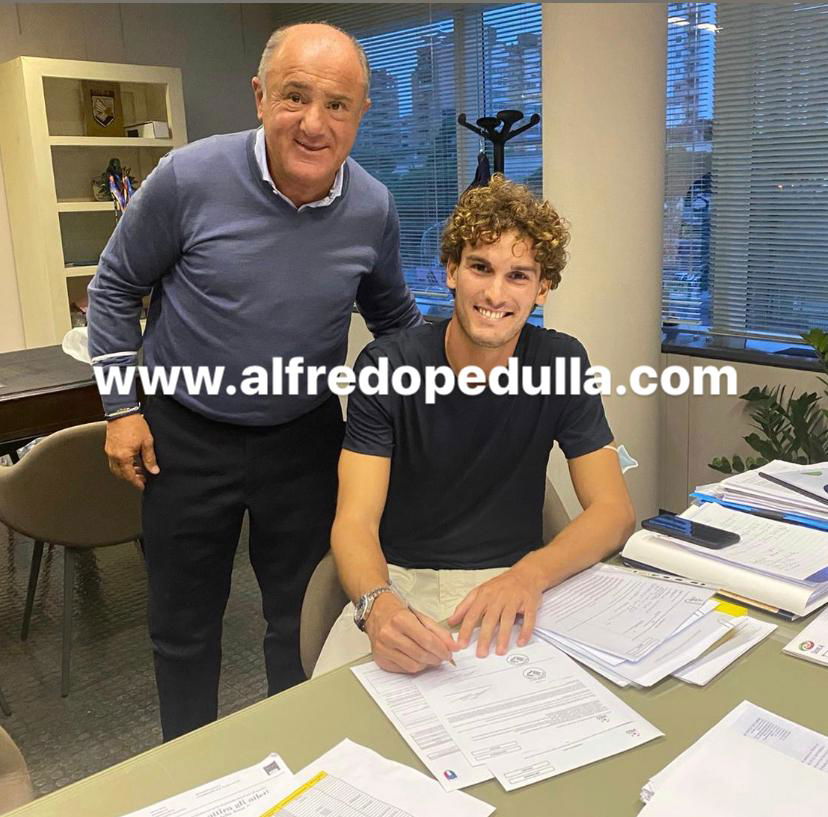 Luperini al Palermo: ecco la foto della firma preview