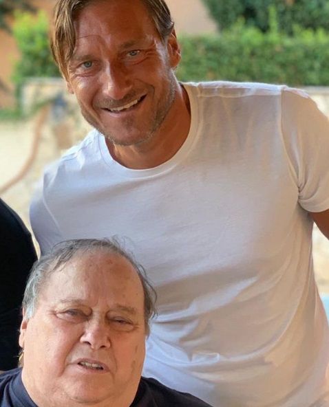 All’Olimpico i tifosi non dimenticano il padre di Totti. Omaggiato con uno striscione preview