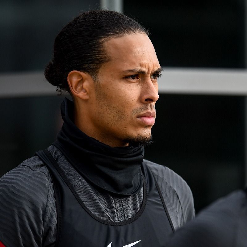 Van Dijk elogia Maldini: “È una leggenda, il rispetto nei suoi confronti è incredibile” preview