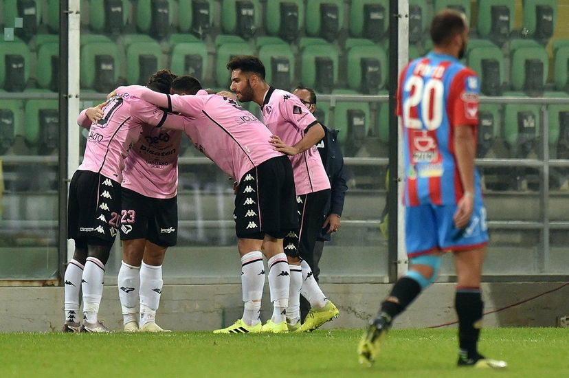 Kanoute illude il Palermo nella notte più difficile, poi il pari di Pecorino preview