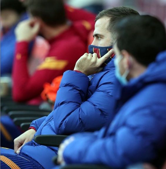 Pjanic non trova spazio nel Barcellona. E lancia messaggi sui social preview