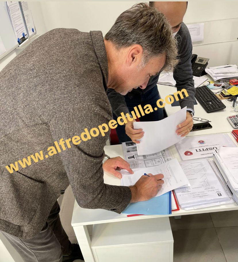 Baroni-Reggina fino a giugno: la foto della firma preview