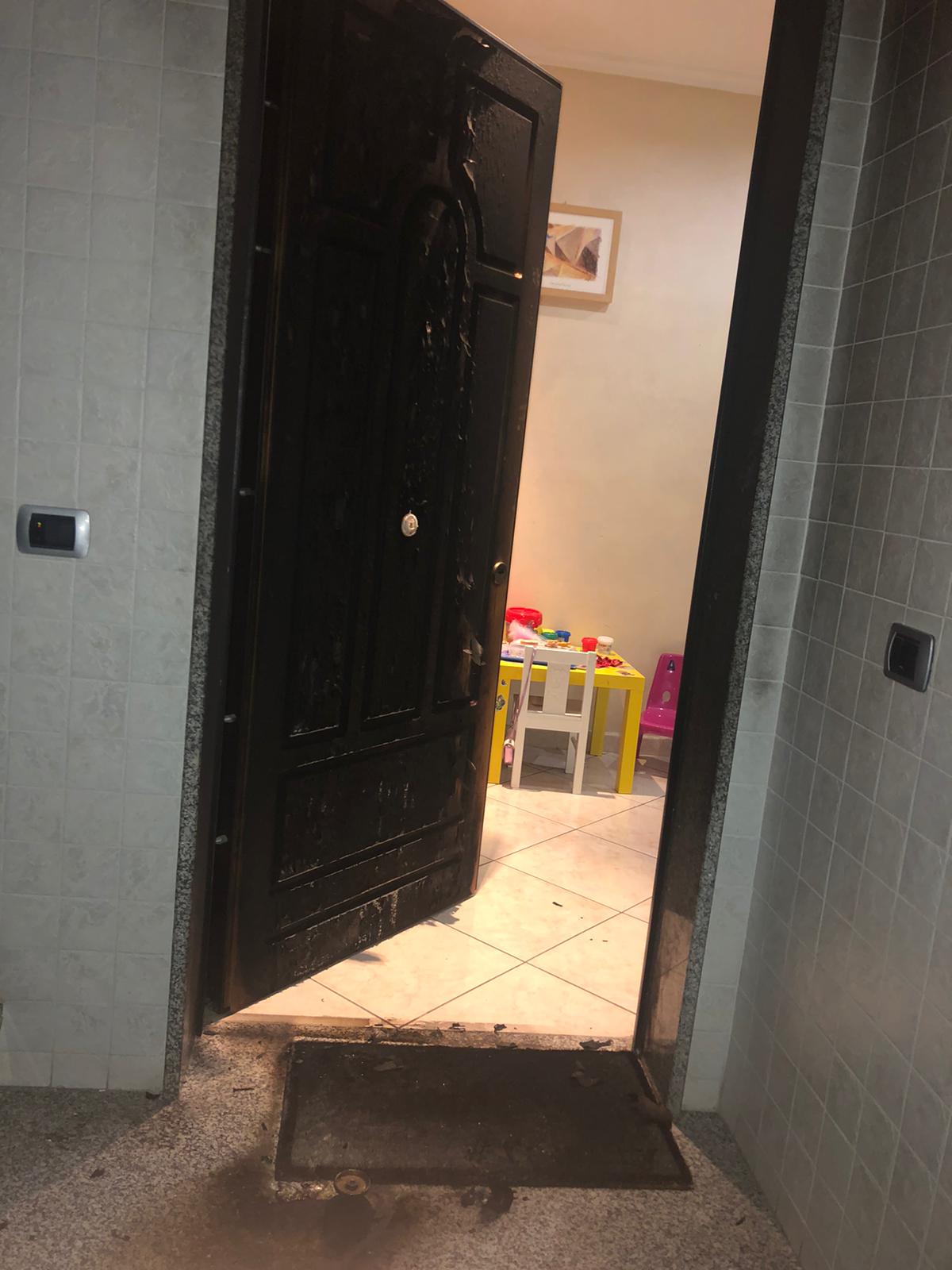 Foggia, la porta di casa del capitano Federico Gentile è stata incendiata nella notte article-post