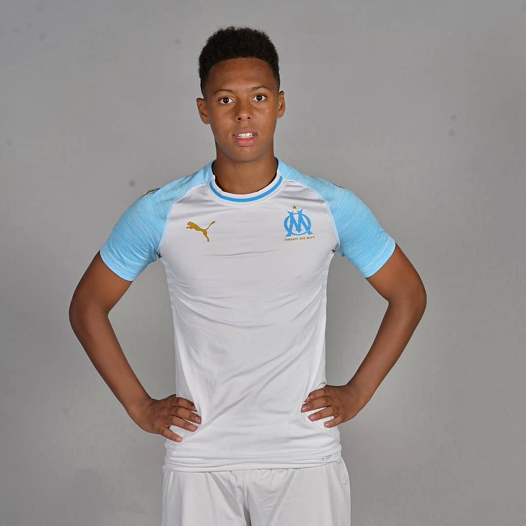 Le prime parole di Aké alla Juve: “Felice di essere in questo mitico club. Sarò sempre un tifoso del Marsiglia” article-post