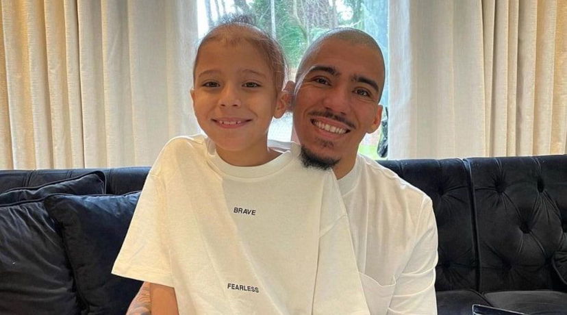 Il figlio di Allan ha l’alopecia: l’ex Napoli si rasa i capelli per essere come il bimbo preview