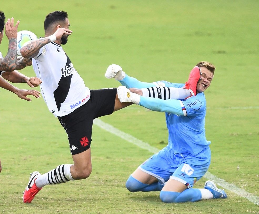 Castan, entrata killer in faccia al portiere avversario. L’ex Roma nella bufera article-post