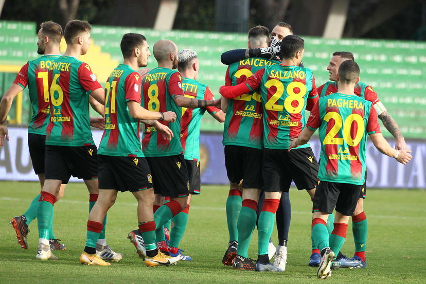 Serie C, la Ternana ne rifila 7 alla Cavese. Il Monopoli ribalta il Palermo (2-1) nel finale. Tutti i risultati dei recuperi preview