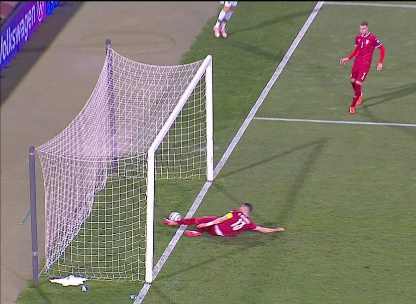 Ronaldo nervoso: non gli concedono un gol fantasma e scaraventa la fascia per terra preview