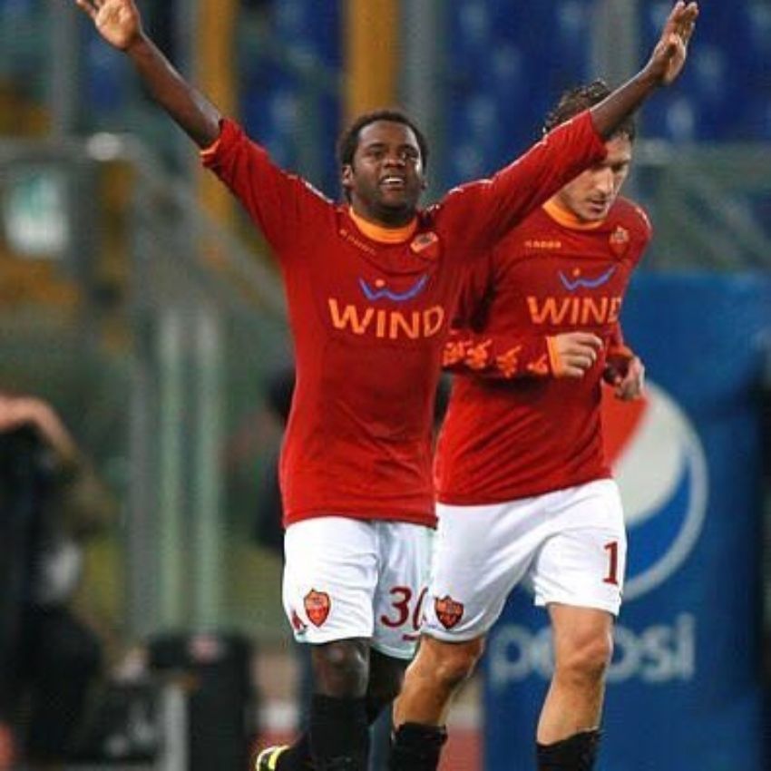 Simplicio: “Totti parlava il giusto, un vero capitano. De Rossi? Ha il profilo da allenatore, farebbe sicuramente bene” article-post