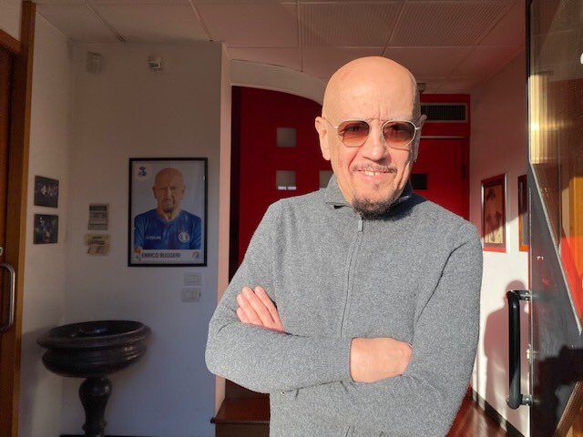 Incredibile Sona: tesserato il cantante Enrico Ruggeri a 63 anni! preview