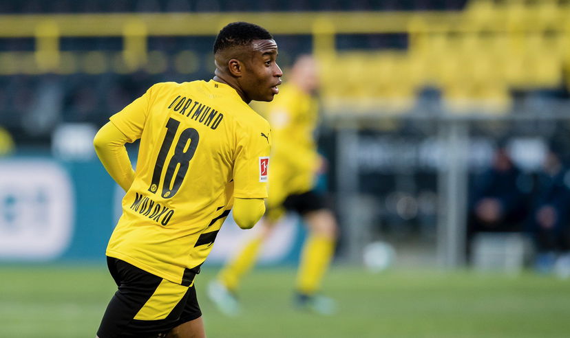 Borussia Dortmund, stagione finita per il talento del 2004 Moukoko preview