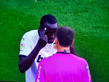 Razzismo in Cadice-Valencia. Diakhaby non ci sta: “Mi ha chiamato negro di m…. Il calcio è rispetto” preview