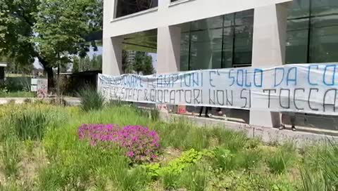 Inter, i tifosi contestano la società: “Zhang, prenditi le tue responsabilità o lascia la nostra città”. Il video preview
