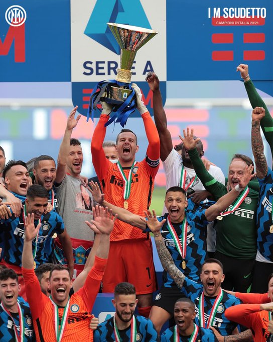 Inter, festeggiamenti a San Siro: consegnato lo Scudetto alla squadra preview