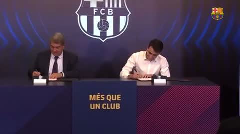 Eric Garcia al Barcellona, il video della firma preview