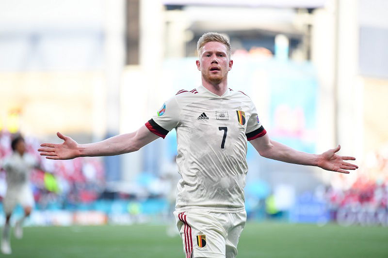 De Bruyne cambia il Belgio: gol e assist contro la Danimarca da subentrato (2-1). A segno anche Poulsen e T. Hazard preview
