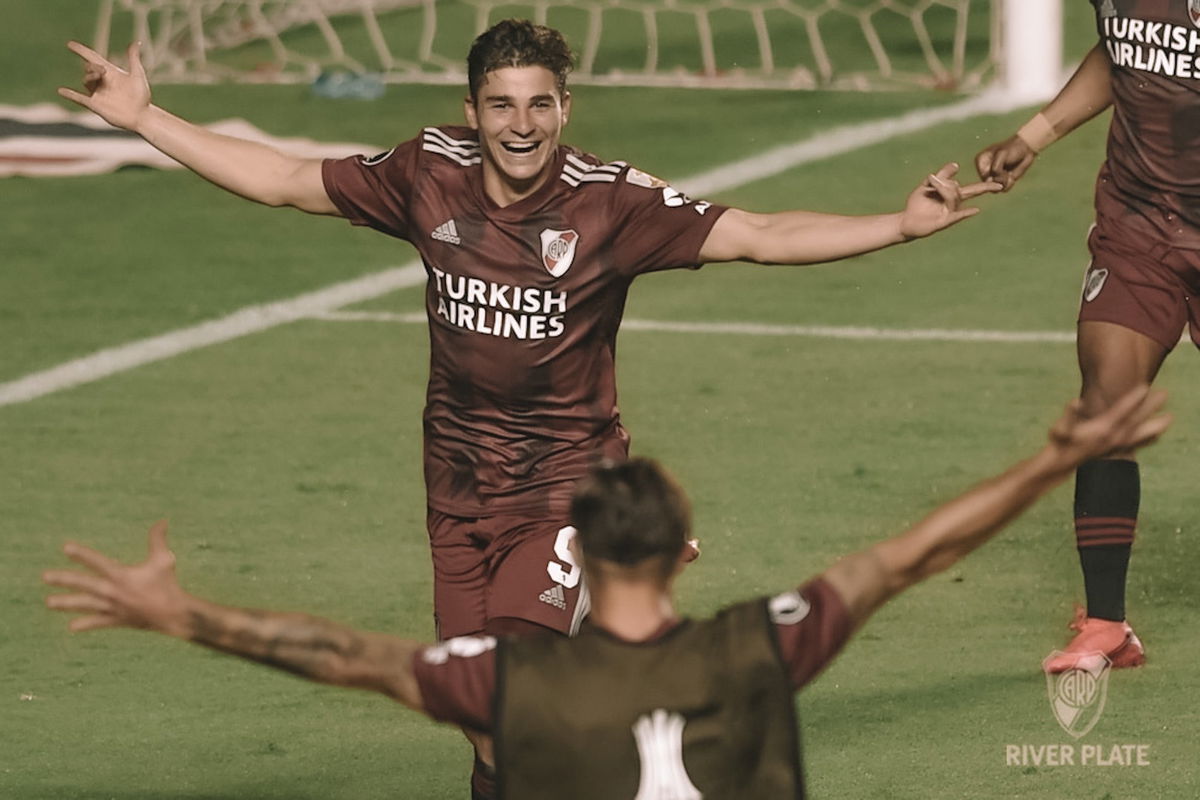 Julian Alvarez fa la storia del River Plate: 6 gol in una partita, non era mai successo prima article-post