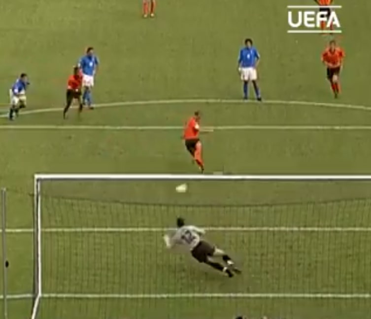 L’Uefa ricorda la semifinale di Euro 2000 tra Olanda e Italia. Era il 29 giugno di 21 anni fa preview