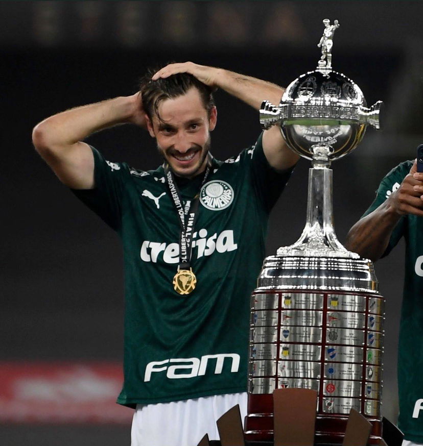 VINA, UNA SCHEGGIA A SINISTRA preview