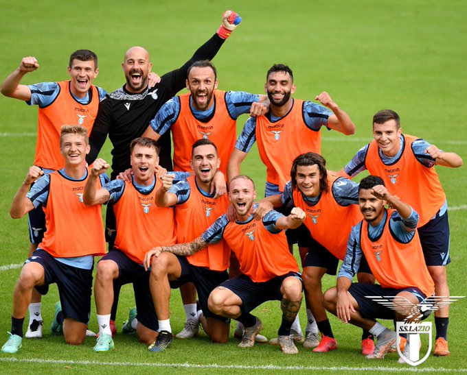 Lazio, presentata ufficialmente la squadra. Sarri e Lotito in coro “Grazie ai tifosi” preview