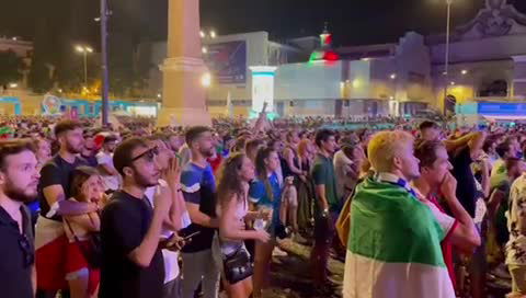 Donnarumma para. Parte la festa. L’esultanza dei tifosi a Roma. Il video preview