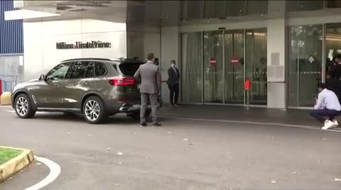 Giroud è atterrato a Milano. Domani le visite con i rossoneri. Il video preview