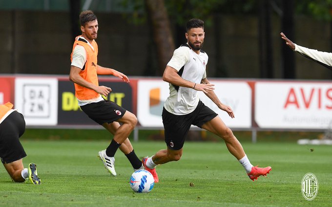 Primo giorno d’allenamento con il Milan per Giroud e Maignan. Le foto preview