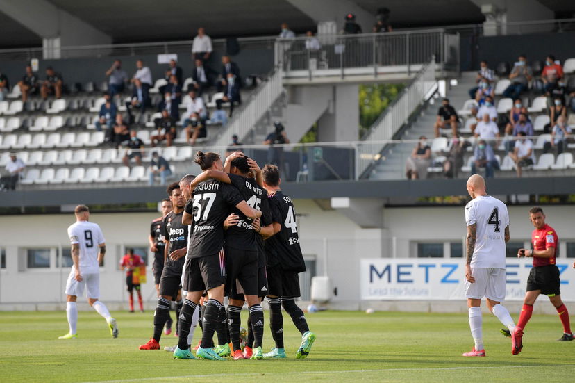 Buona la prima di Allegri, Juventus-Cesena 3-1: firme di De Winter, McKennie e Soulé preview