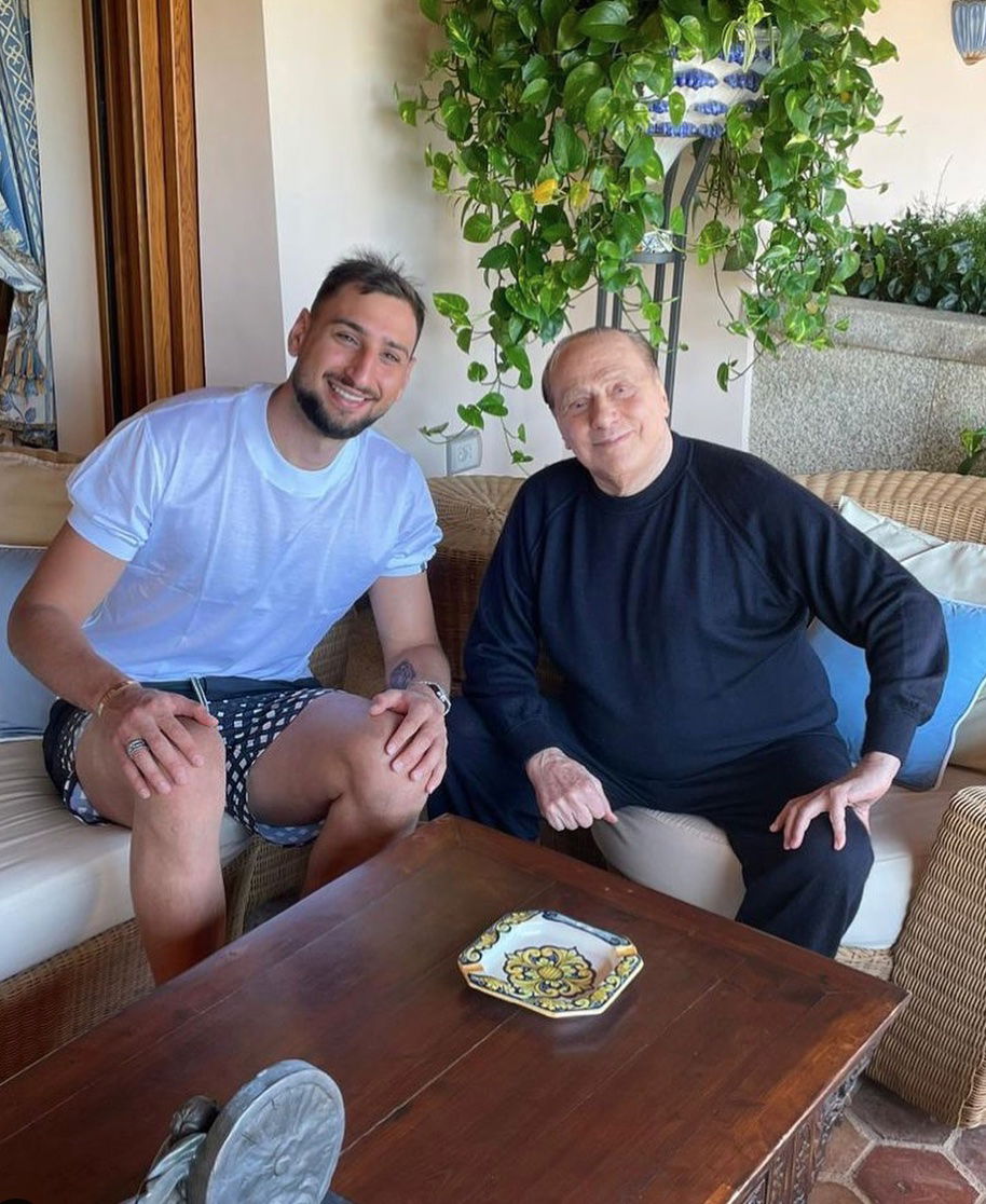 Donnarumma foto insieme a Berlusconi : “Un onore e un privilegio incontrare il Presidente” article-post