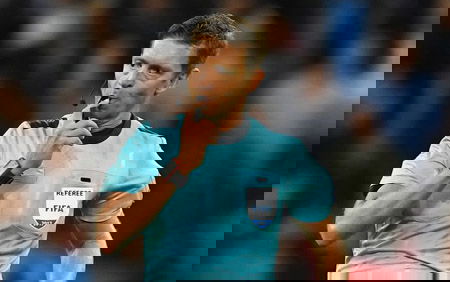 ROCCHI, LE AUTOCELEBRAZIONI E LA POLVERE SOTTO IL TAPPETO preview