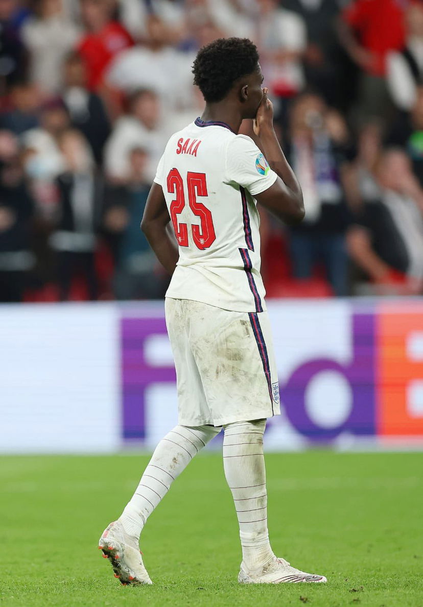 Saka positivo al Covid, l’annuncio sui social preview