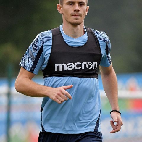 La Lazio annuncia tutti gli acquisti, tranne Kamenovic. C’è un perché article-post