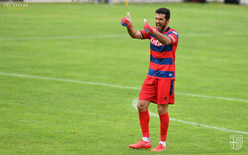 Buffon: “La passione non ha categorie o età. E’ questa la vera magia del pallone” preview