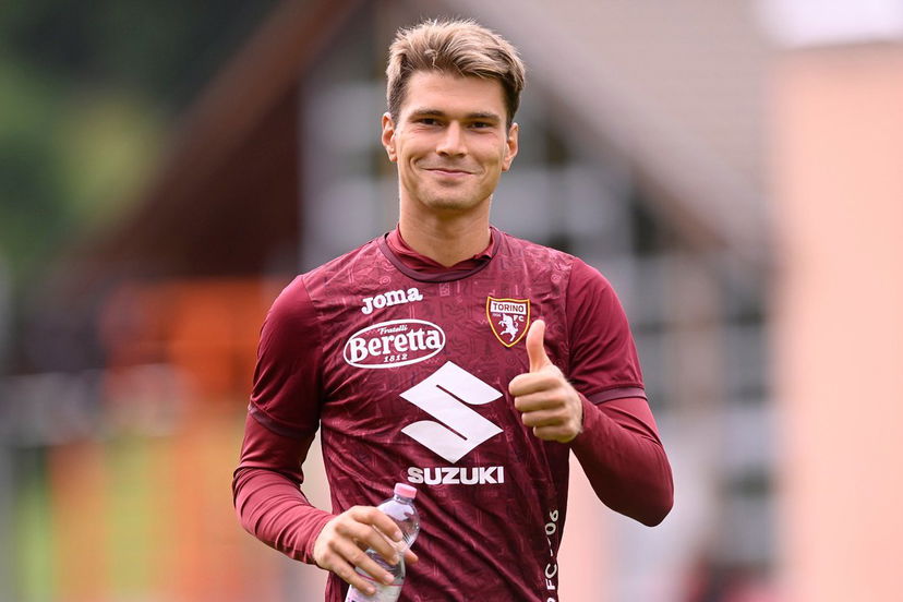 Palermo, Segre è arrivato in città: “Felicissimo di essere qui. Non vedo l’ora di scendere in campo” preview