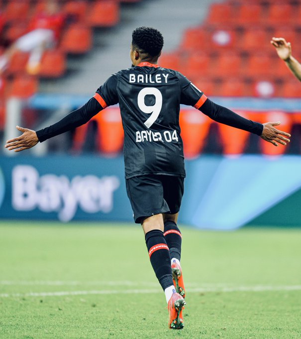 Aston Villa, Leon Bailey rinnova con il club preview