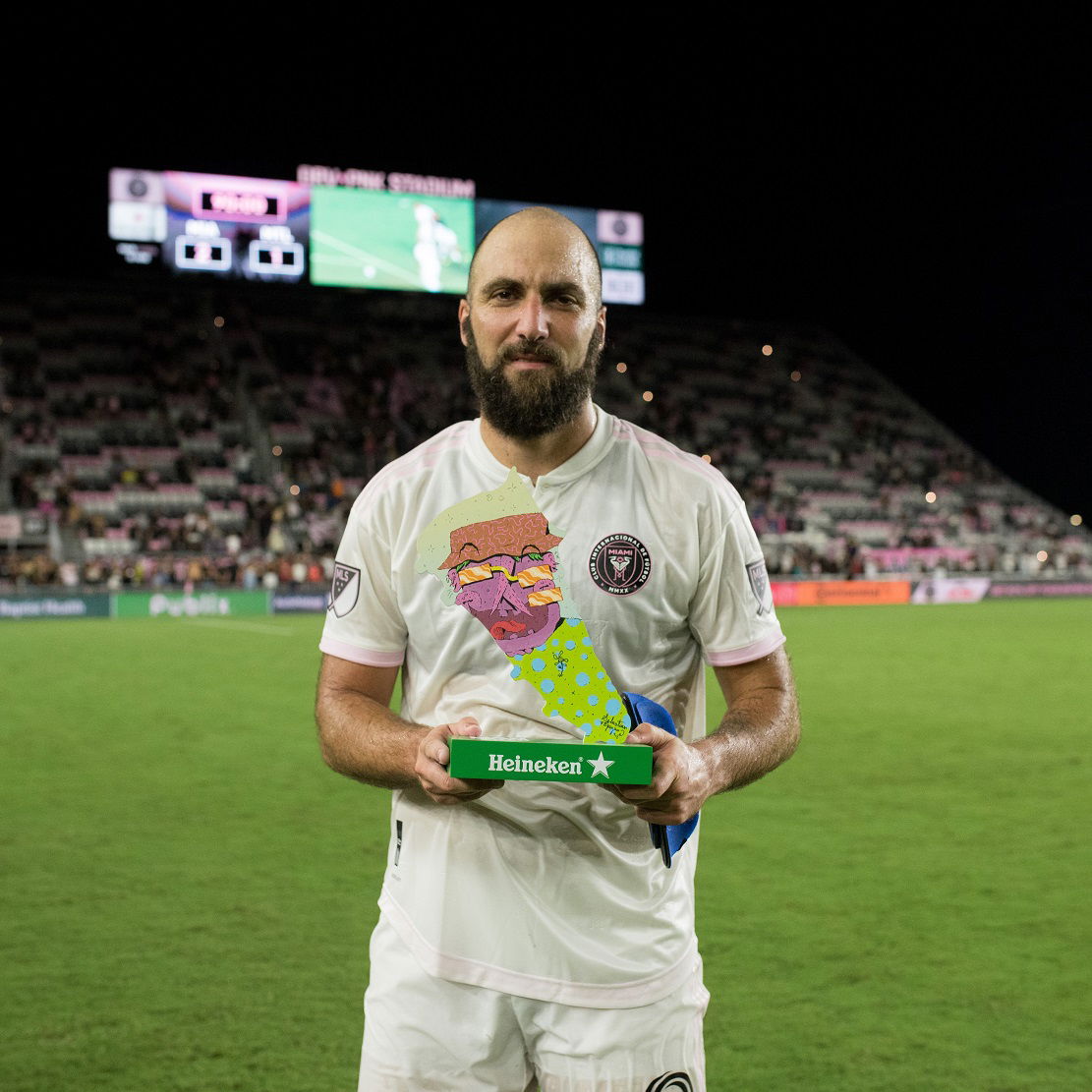 Higuain: “Mi sto preparando per l’addio al calcio. Vivrò negli USA. Ho vissuto 15 anni frenetici, le critiche a volte uccidono” article-post