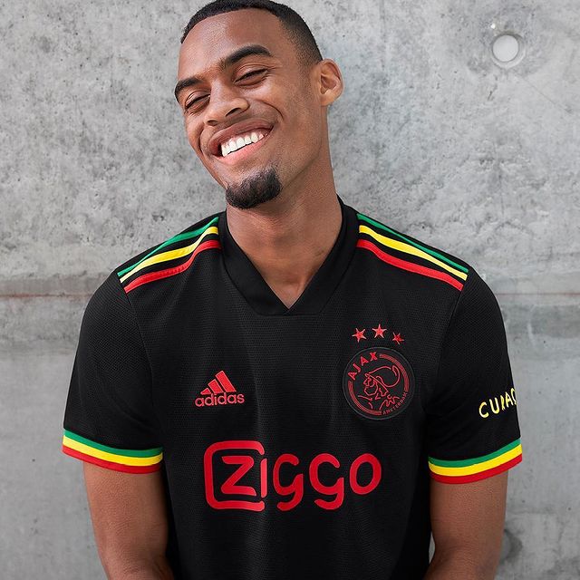 La UEFA vieta la terza maglia all’Ajax in Champions: il motivo preview