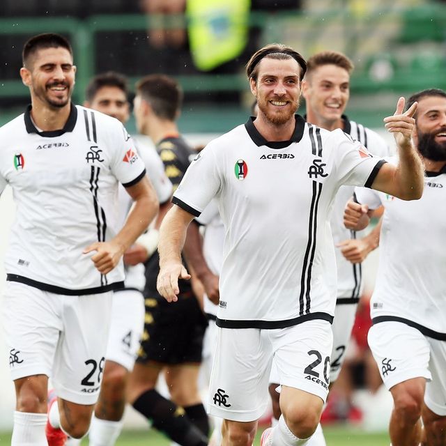 Venezia-Spezia: è 0-1 all’intervallo. Decide un gran gol di Bastoni preview