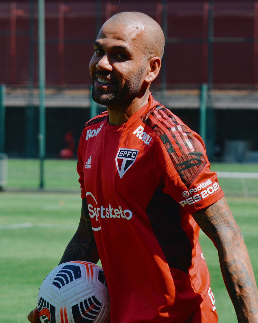 Dani Alves in carcere, la famiglia: “Daremo tutto per tirarlo fuori da questo inferno” preview