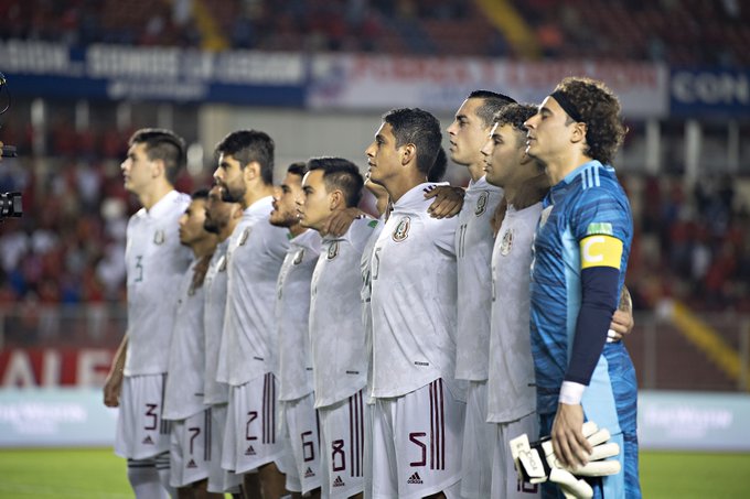 Honduras-Messico, scene folli al fischio finale: Javier Aguirre esce dal campo sanguinante article-post